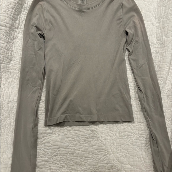 Aritzia Tops - Aritzia Gray Long Sleeve Women's Top